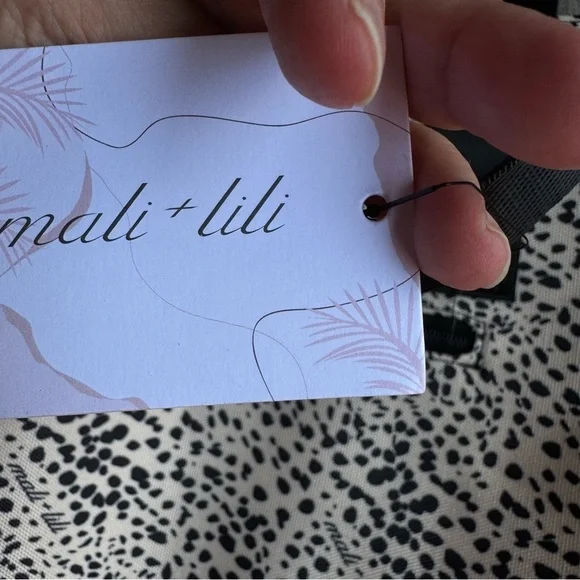 Chic Mali + Lili Black and Cream Textured Tote Bag - Picture 7 of 8